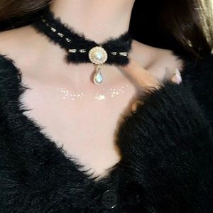 Ketens camellia bloem sexy fluwelen blad parelboog ketting voor vrouwen nek sleutelbeen pluche choker dame juwelen accessoires meisje cadeau kant