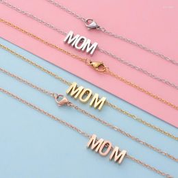 Chaînes CARLIDANA cadeau fête des mères maman lettre pendentif collier couleur or acier inoxydable non ternir bijoux pour femmes en gros