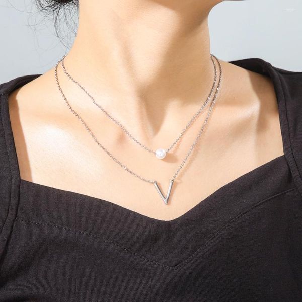 Cadenas Cazador minimalista multicapa imitación perla gargantilla collar para mujeres acero inoxidable V colgante 2023 regalo al por mayor