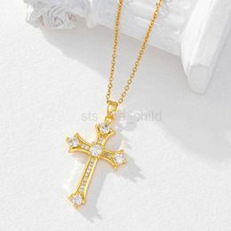 Chaînes Chaînes Tisun Européen américain plaqué Cross Cross Géométrique Zircon Pendant Fashion Fashion Jewelry Retro Fashion Jewelry