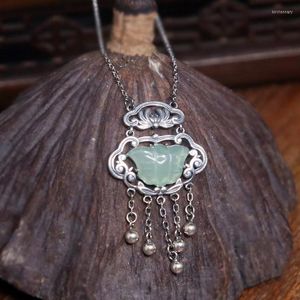 Kettingen Chinese retro -stijl Zilveren kleur ingelegde lange kwast vlinder ketting natuurlijke hetiaanse jade hanger dames sieraden voor vriendin