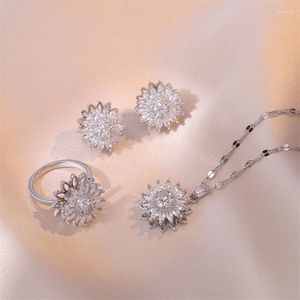 Chaînes Classic Charm Tournesol Fleur Collier en acier inoxydable Boucles d'oreilles Mode Exquise Micro Seed Bijoux Bague