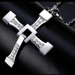 Chaînes Classique Strass Pendentif Argent Hommes Cristal Jésus Croix Long Collier Activités Mâle Cadeau Bijoux En Gros