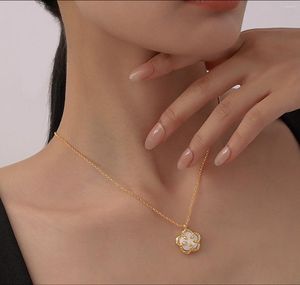 Chaînes cuivre plaqué or Antique fleur pendentif une pièce produits tendance collier pour femmes bijoux de mode