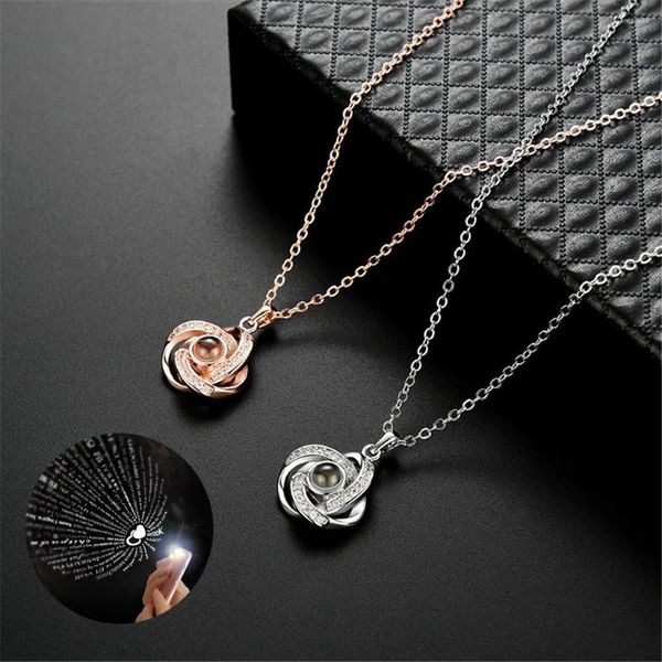 Chaînes Crystal Projection Pendentif Collier 100 sortes Je t'aime Langue Clavicule Chaîne Mémoire d'anniversaire de mariage