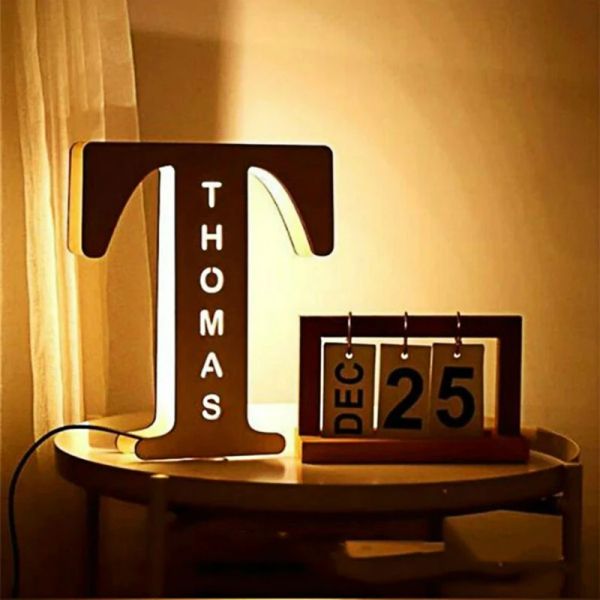 Cadenas Nombre personalizado Noche LED Luz personalizada 26 letras Decoración de pared Lámpara de madera para parejas familiares dormitorio para niños