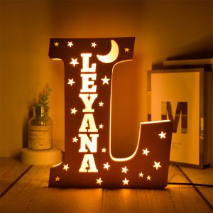 Chaînes nom personnalisé décoration murale LED veilleuse personnalisée 26 lettres creuses avec étoiles lampe en bois pour famille couples enfants chambre