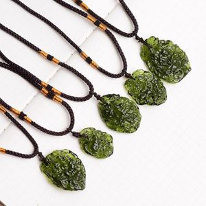 Chaînes Tchèque Météorite Impact Verre Cristal Collier Pendentif Énergie Pierre Cristaux De Guérison Vert Moldavite JewelryChains