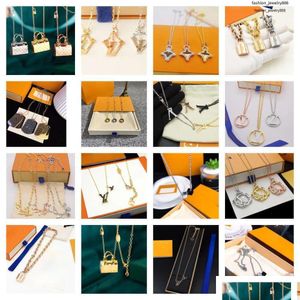 Ketens Designer ketting mode sieraden vrouw hangers kettingen Cubaanse link gouden ketens voor mannen gelukkige kraal met letter V hanger luxu otklw