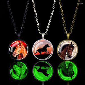 Ketens esspoc anime paarden ketting punk zwart bronzen lichinige dieren cabochon glazen kettingen voor vrouwen kerstcadeau groothandel.