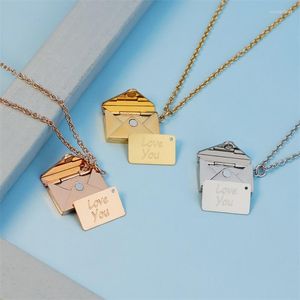 Chaînes Européennes Et Américaines De La Mode Couples Enveloppe Collier Personnalisé Lettrage Lettre D'amour Clavicule Chaîne Pendentif Cadeau De Mariage