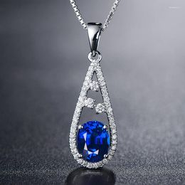 Chaînes européennes et américaines haut de gamme incrustée de zircon en forme de goutte de saphir coloré trésor pendentif femme collier de chaîne de clavicule