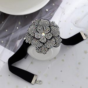 Chaînes exagérées romantique grande fleur strass clavicule chaîne Bracelet pour femmes élégant réglable tour de cou Y2K accessoires