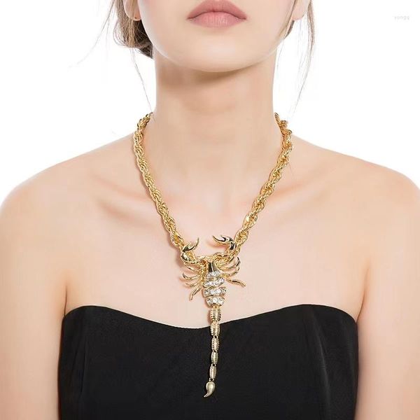 Chaînes exagérées Scorpion collier court personnalité de la mode féminine Punk métal corde chaîne clavicule accessoires Sexy