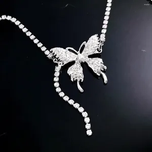 Chaines Fanyin 2024 Collier de papillon scintillant pour femmes Luxury Diamond Clavicular Chain Advanced Fashion Accessoires