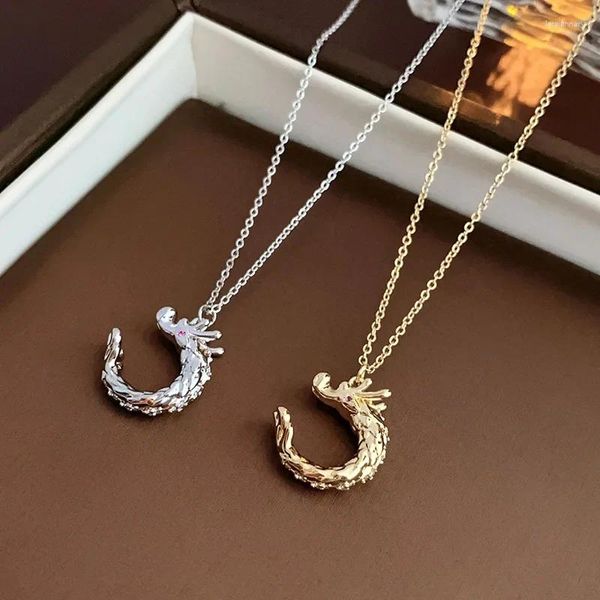 Chaînes Mode Dragon en forme de pendentif en métal à motifs Collier pour femmes Filles Golden Argent Couleur Clavicule