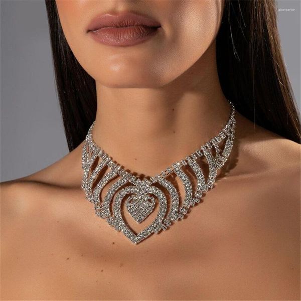 Chaînes de mode en forme de coeur multicouche strass irrégularité collier ras du cou pour femmes bijoux en cristal ornements en gros