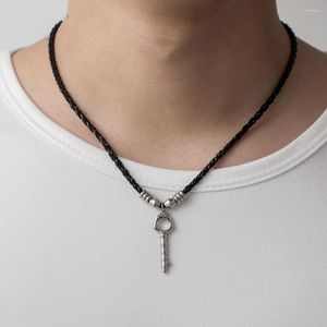 Chaînes Mode Hommes En Acier Inoxydable Simple Clé En Cuir Corde Collier Cross Border Cool Personnalisé Titane Goth