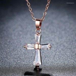 Chaînes Mode Femmes Tempérament Bijoux Chanceux Croix Dieu Collier Pendentif Pour Femmes Personnalité Or Blanc Zircon