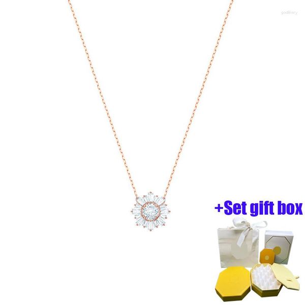 Chaînes à la mode et charmante petite marguerite fleur clavicule chaîne bijoux collier adapté aux belles femmes à porter gratuitement