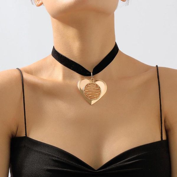 Chaînes à la mode évider amour pendentif cou chaîne créative flanelle géométrique minimaliste métal collier boucles d'oreilles colliers