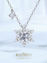 Cadenas Copo de nieve de moda Plata esterlina Colgante simple Conjunto con diamante de alto carbono Versátil Diario Blanco