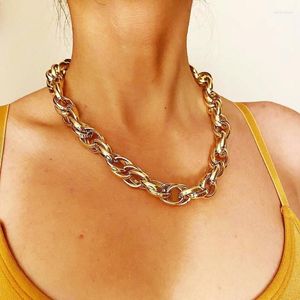 Chaînes Fashoin arrivée 2023 croix torsion moderne collier ras du cou deux couches colliers ronds couleur or bijoux pour femmes