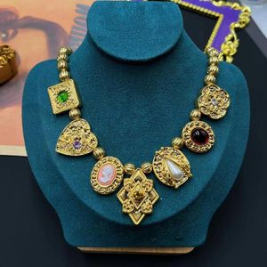 Chaînes Français Antique Banquet Light Luxury Pearl Head Vintage Bee Heart Collier pour femme Bijoux