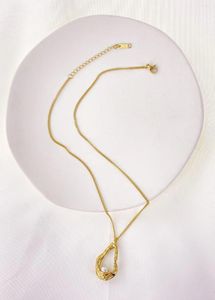 Chaînes collier en acier inoxydable perle élégante française avec tempérament rétro pour les blogueuses