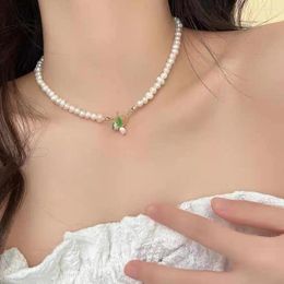 Chaînes Français Lumière De Luxe Tulipe Fleur Collier Pour Femmes Exquis Imitation Perle Gland Clavicule Chaîne Ras Du Cou Charme Bijoux