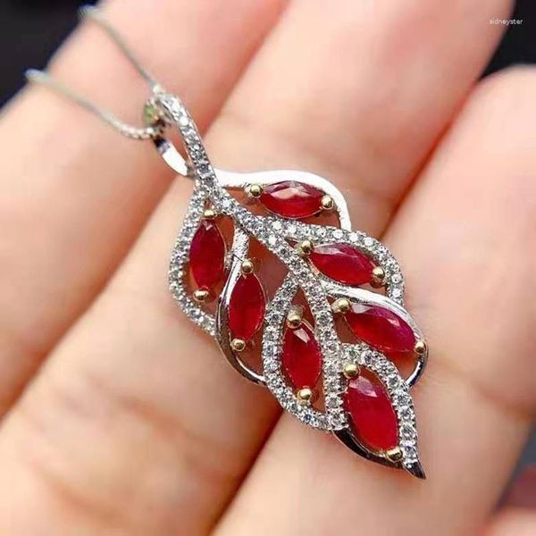 Chaînes FS Naturel Ruby Feuille Forme Pendentifs Collier Réel S925 Sterling Argent Fine Mode Charme Mariages Bijoux Pour Femmes MeiBaPJ