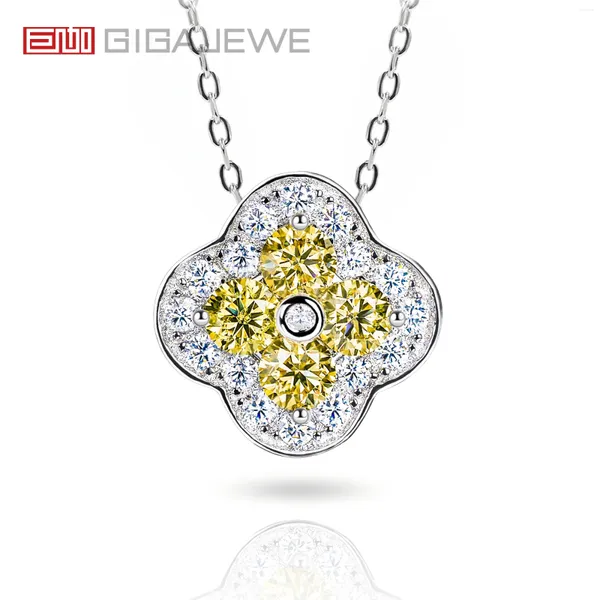 Cadenas GIGAJEWE Moissanite Trébol de cuatro hojas Ronda NovaColor 18K Oro blanco Chapado en plata Bisel Conjunto Colgante Collar Mujer Chica Regalo