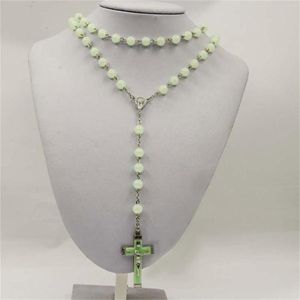 Chaînes lueur dans le chapelet en plastique foncé perles lumineuses collier noctilucent catholicisme bijoux religieux fête adulte cadeau Collares