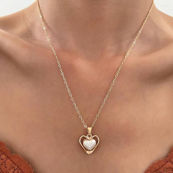 Cadenas Collar de perlas doradas con colgante de corazón Cadena larga de moda coreana en joyería Regalos de San Valentín