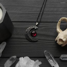 Chaînes Goth Crescent Moon Collier Style Foncé Rouge Pendentif Wiccan Sorcière Macabre Amulette Halfmoon Bijoux Faits À La Main Femmes