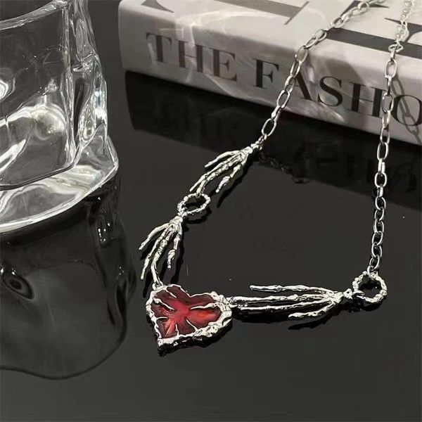 Cadenas Collar de corazón de garra gótica Cabellón para mujeres Trendy Red Crystal Thorn Love Exagerated Dark Chokers Accesorios Joyería de moda