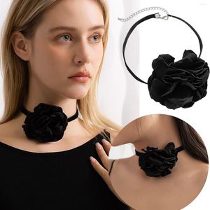 Chaînes Collier tour de cou floral rose fait à la main Tissu floqué exagéré Collier français