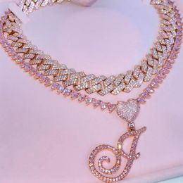 Kettingen Hip Hop Iced Out Pink A-Z initiële cursieve letter Crystal Necklace for Women Bling Heart Rhinestone Chain Choker Jewelry