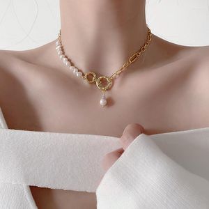 Chaînes Collier de perles baroques de luxe léger Tempérament féminin élégant