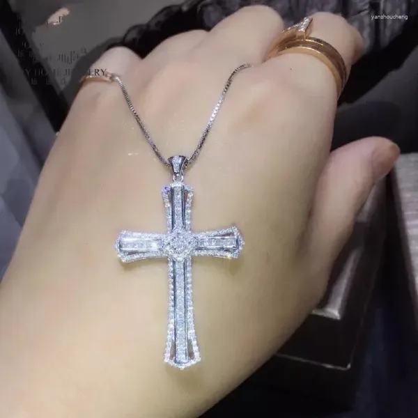 Chaînes Luxe 925 Argent Exquis Bible Jésus Croix Pendentif Collier Femmes Crucifix Charme Pave Simulé Platine Diamant Fine Bijoux