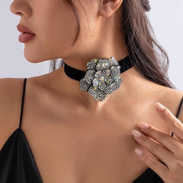 Cadenas de lujo con diamantes de imitación para mujer, Gargantilla de flor rosa grande, collar de cuerda de cera de cuero negro para mujer, cadena de clavícula, cuello ajustable