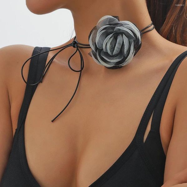 Chaines Colliers de roses en maille pour femmes Fleur à la main