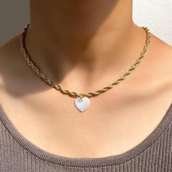 Collares con colgante de corazón de concha Natural minimalista para mujer, gargantilla de cadena de cuerda torcida gruesa de Color dorado, joyería de playa Bohemia