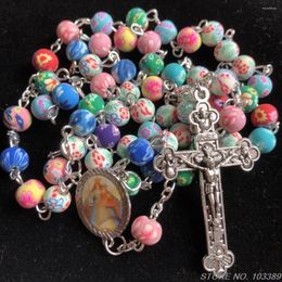 Collier chapelet catholique avec perles en argile polymère multicolore 6 mm avec croix de Jésus en revêtement antique