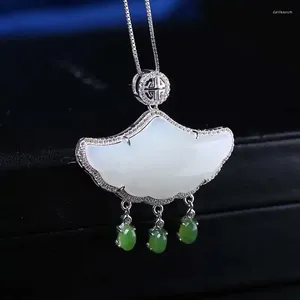 Chaînes Naturel Blanc Jade Calcédoine Ruyi Collier en forme d'éventail Gland Frais Vintage Clavicule Chaîne Banquet Bijoux Pour Femmes