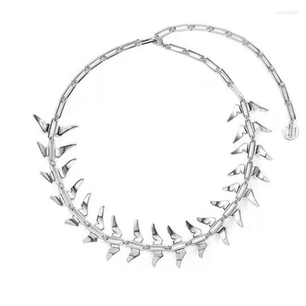 Cadenas Diseño novedoso Colgante de metal exagerado Aleación Fishbone Collar corto Gargantilla punk que combina con todo para mujeres niñas