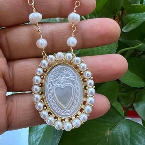 ¡Promoción de cadenas! Collar de concha de madre Guadalupe Grace de perlas naturales de agua dulce, medallas religiosas para regalo de mujer