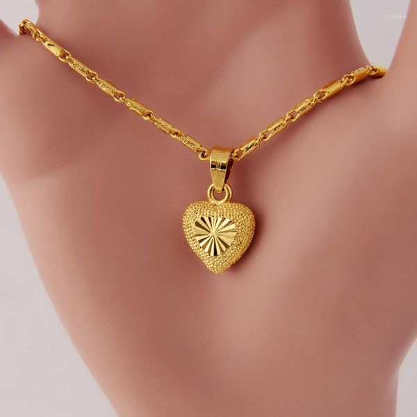 Cadenas Collar de color oro puro de 24k Cadena de clavícula para mujer Amor Corazón Colgante Amarillo Día de San Valentín Joyería fina