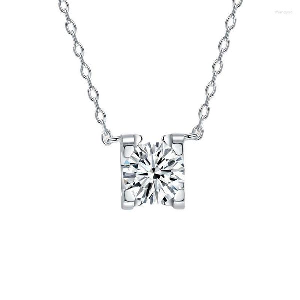 Chaînes Réel 1-2CT Moissanite Bull Head 4 Prongs Diamond Necklace S925 Sterling Silver Women's Simple Single Light Pendant