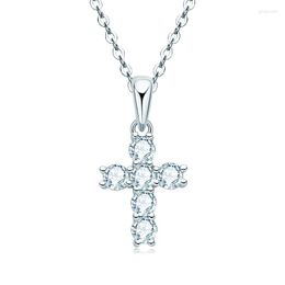 Kettingen Echte Moissanite Cross -ketting voor vrouwen 0.6CT D Kleurpas Diamanttest 925 Sterling Silver Pedant Fijne sieraden